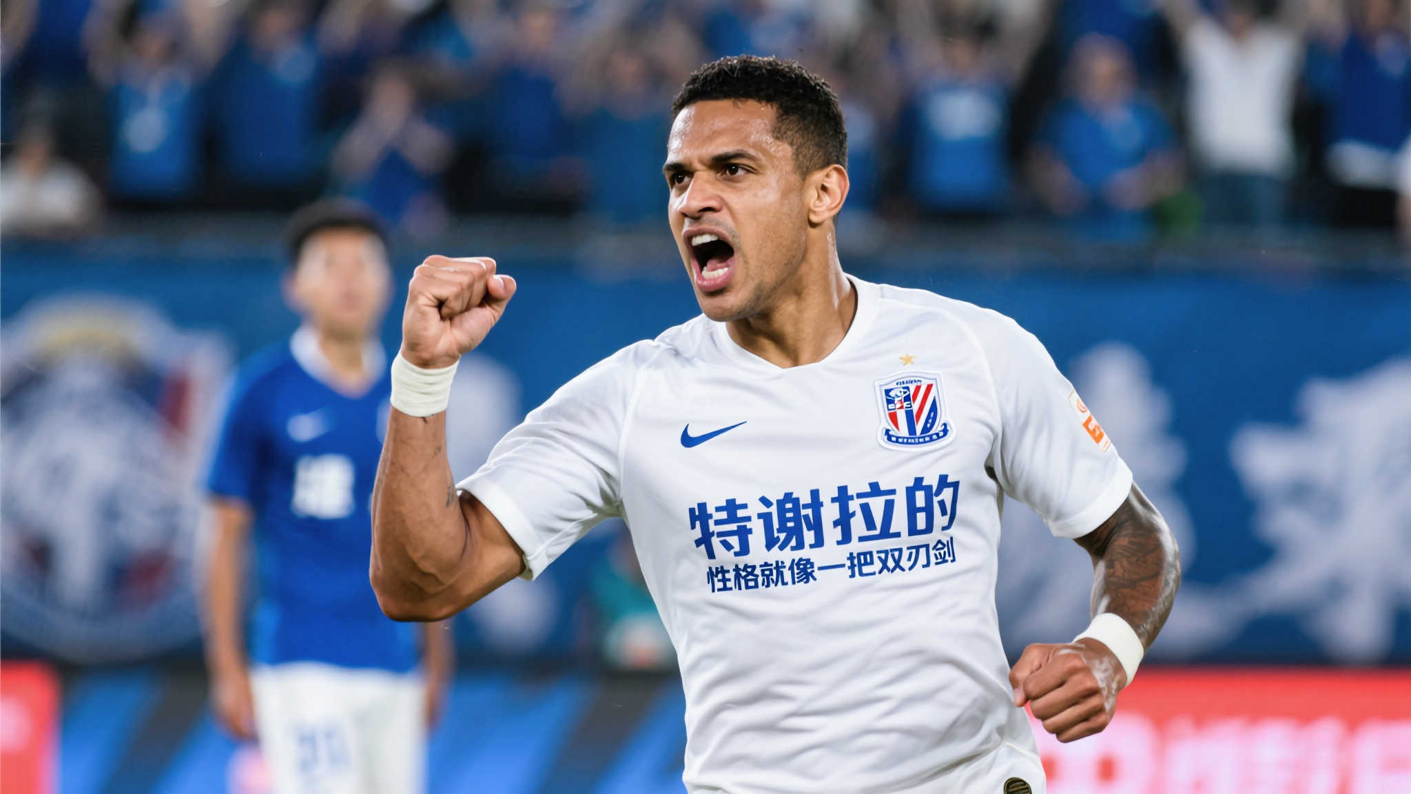 媒体人:特谢拉性格成双刃剑,冲动易导致黄牌缠身 有媒体人直言:“特谢拉的性格就像一把双刃剑,既能激