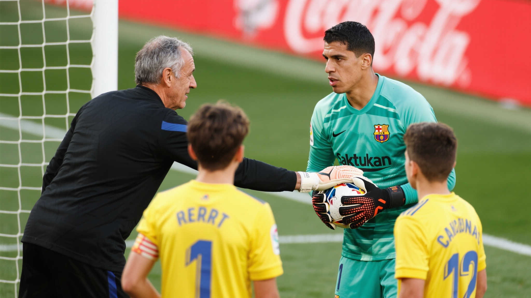 在职业足球领域，留给球员更多的是挑战、机遇以及不断